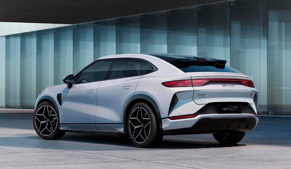 "BYD" تتأهب لانتزاع صدارة السيارات الكهربائية عالمياً من "تسلا"
