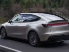 تسلا تطلق سيارة جديدة ( TESLA Y L) لإنعاش مبيعاتها في أميركا