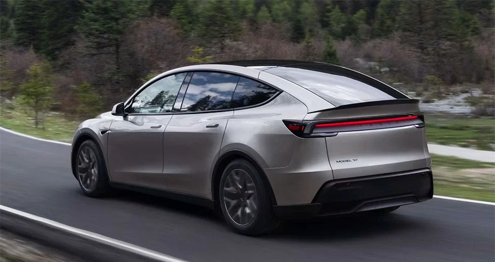 تسلا تطلق سيارة جديدة ( TESLA Y L) لإنعاش مبيعاتها في أميركا